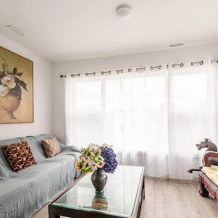 Modern House Newly Furnished 3 Mins Drive To Fall Niagara Bagian luar foto