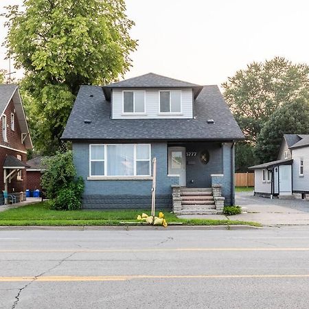 Modern House Newly Furnished 3 Mins Drive To Fall Niagara Bagian luar foto
