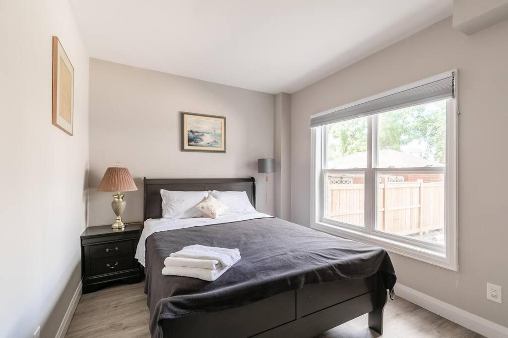 Modern House Newly Furnished 3 Mins Drive To Fall Niagara Bagian luar foto