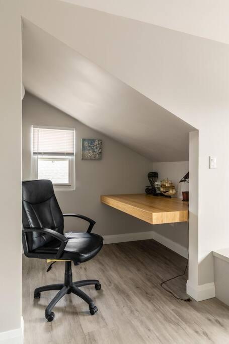 Modern House Newly Furnished 3 Mins Drive To Fall Niagara Bagian luar foto