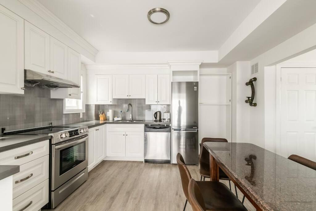 Modern House Newly Furnished 3 Mins Drive To Fall Niagara Bagian luar foto