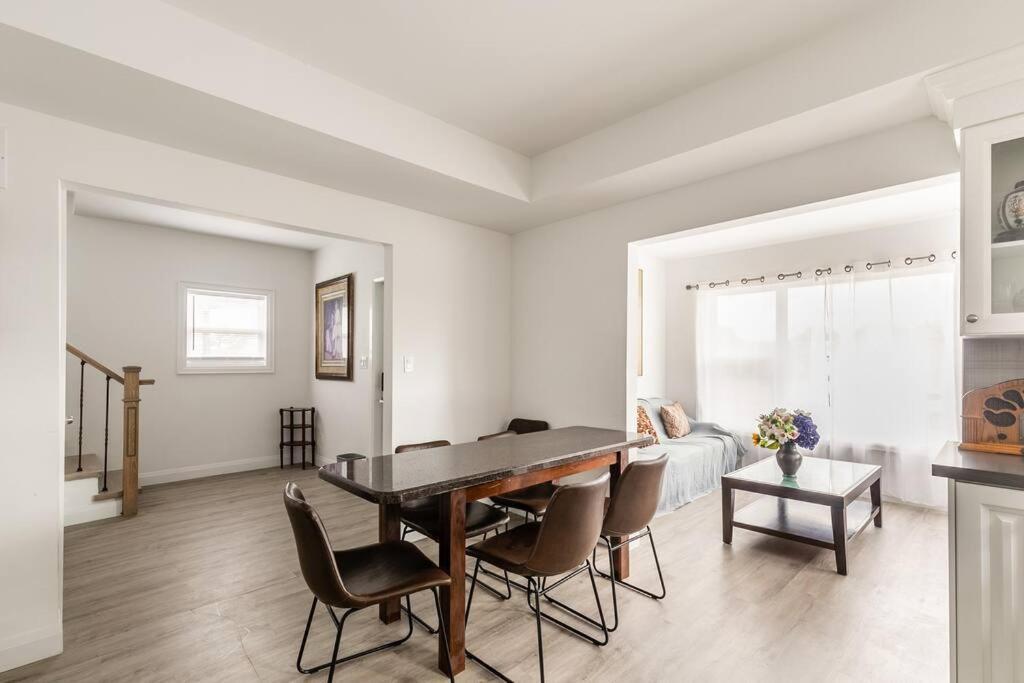 Modern House Newly Furnished 3 Mins Drive To Fall Niagara Bagian luar foto