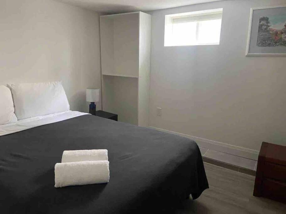 Modern House Newly Furnished 3 Mins Drive To Fall Niagara Bagian luar foto
