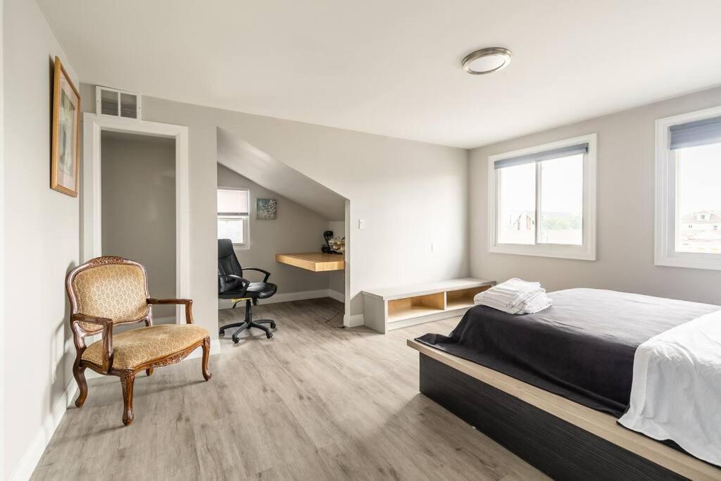 Modern House Newly Furnished 3 Mins Drive To Fall Niagara Bagian luar foto