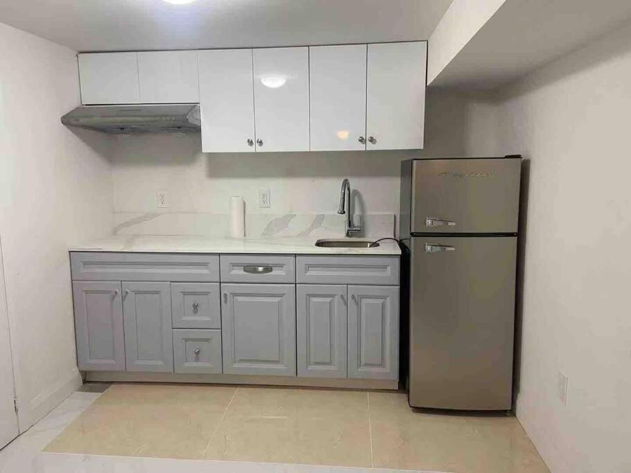 Modern House Newly Furnished 3 Mins Drive To Fall Niagara Bagian luar foto