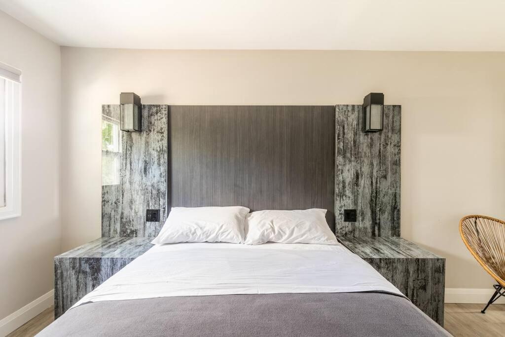 Modern House Newly Furnished 3 Mins Drive To Fall Niagara Bagian luar foto
