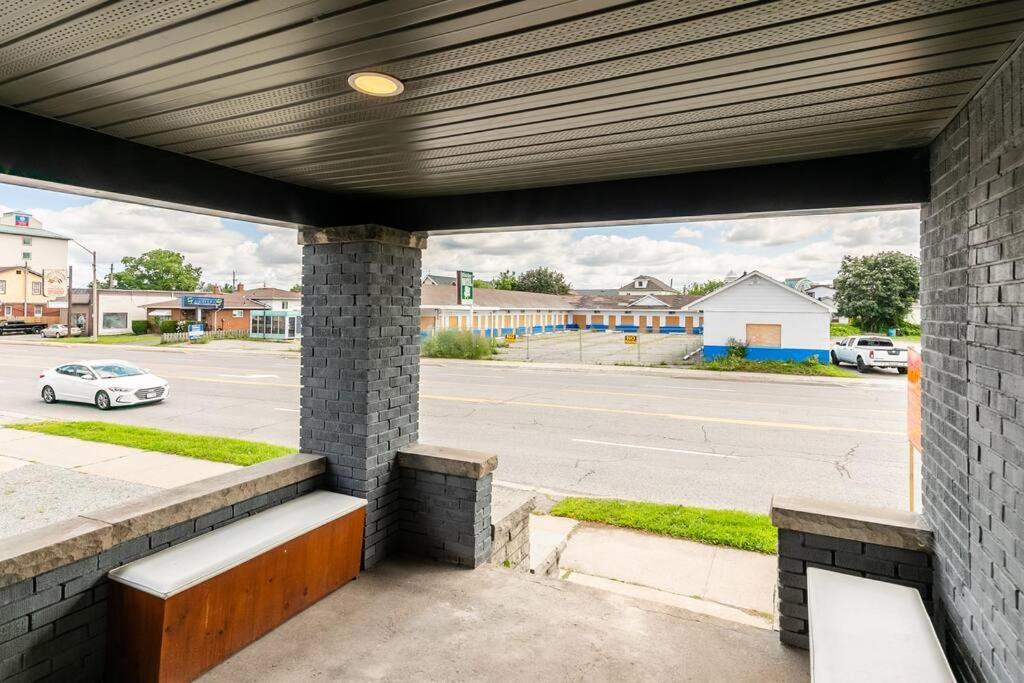 Modern House Newly Furnished 3 Mins Drive To Fall Niagara Bagian luar foto