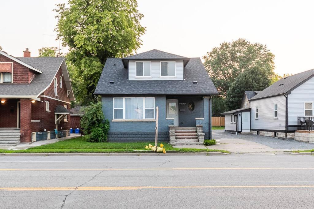 Modern House Newly Furnished 3 Mins Drive To Fall Niagara Bagian luar foto